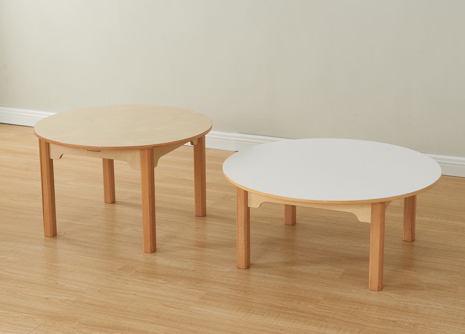 Inga Design Kids - 535H Circular Table (Clear Varnish)